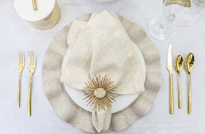 HOLIDAY ENTERTAINING ESSENTIALS